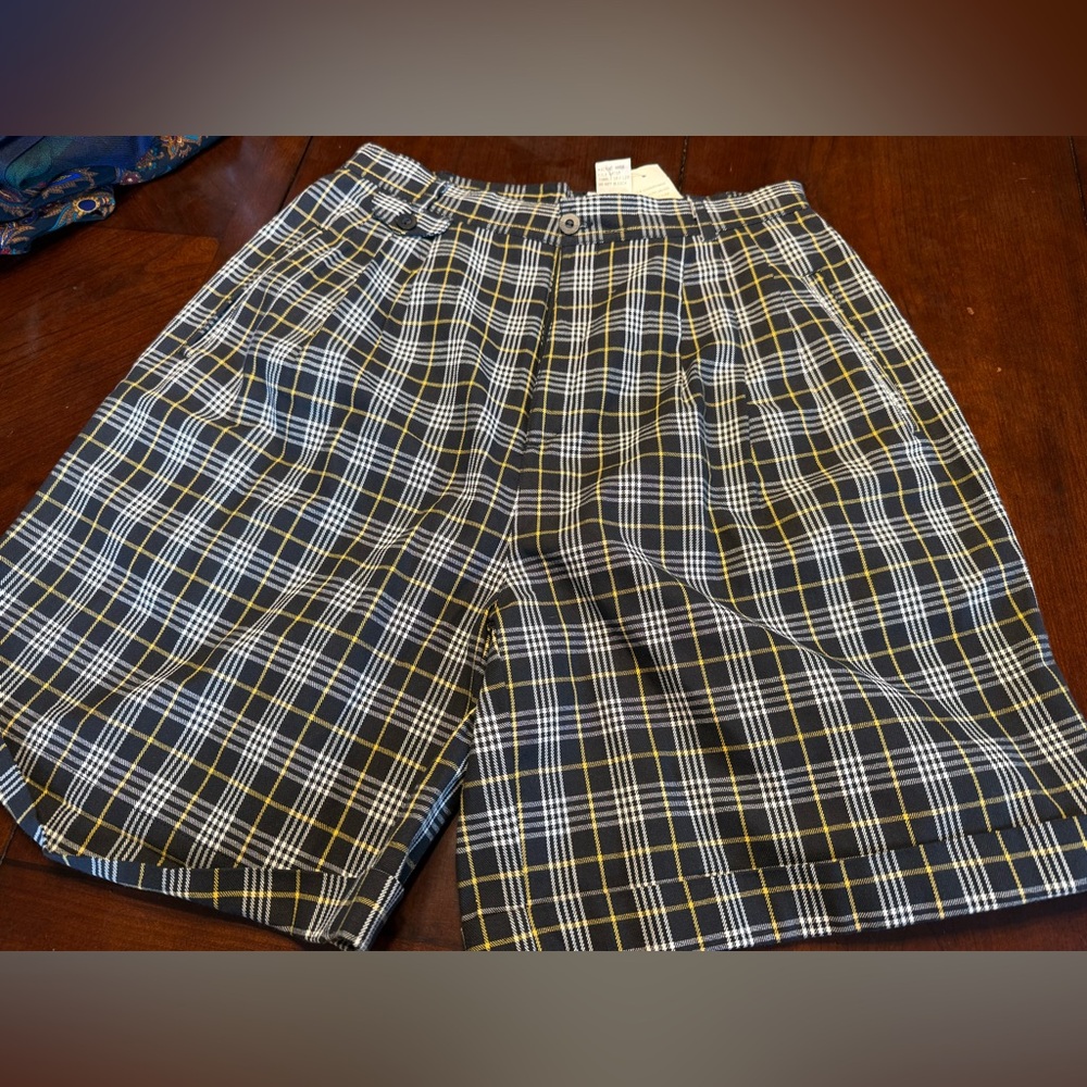 Vintage women’s high waisted shorts- dead stock